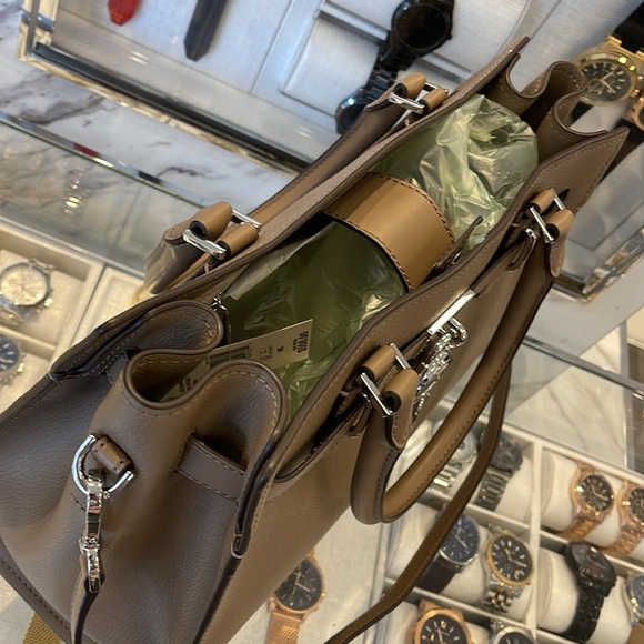 MICHAEL KORS HAMILTON MEDIUM SATCHEL
COLOR: Dusk
NWT - Picture 11 of 16